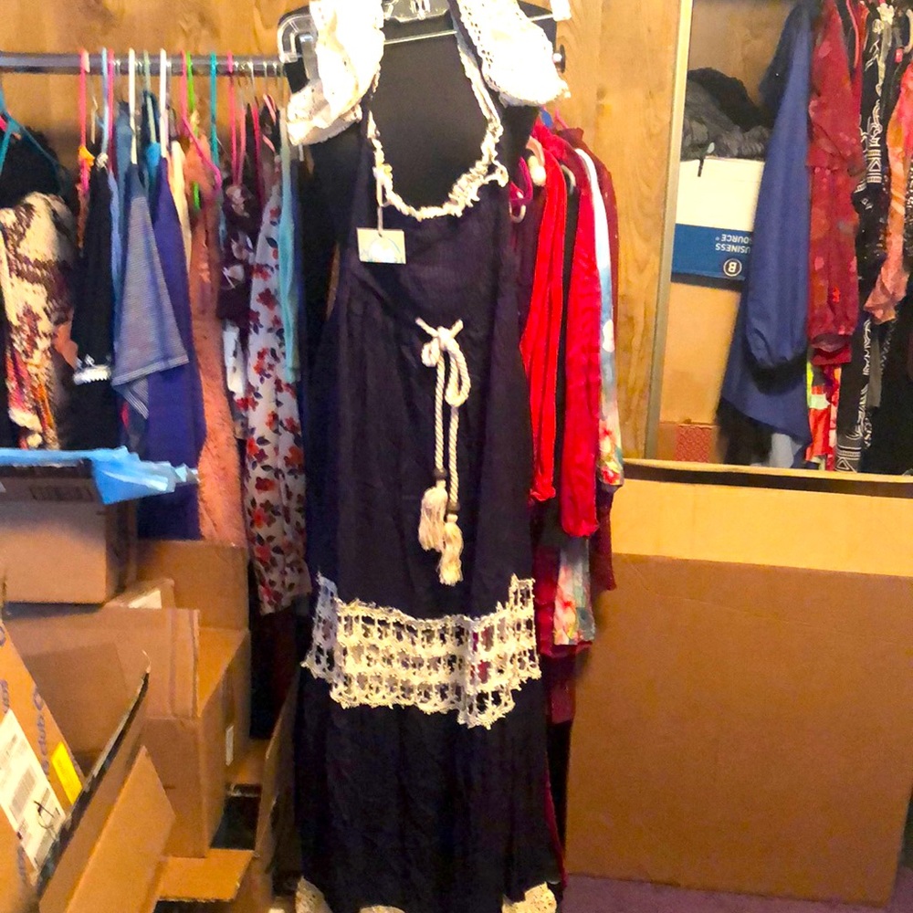 NWT Beautiful Women’s Dress with Lace & Ruffles